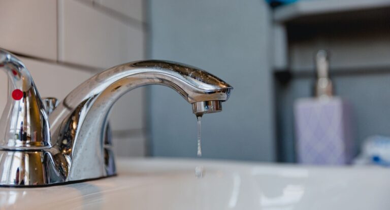 How To Stop Bathtub Faucet From Dripping? Quick Guide