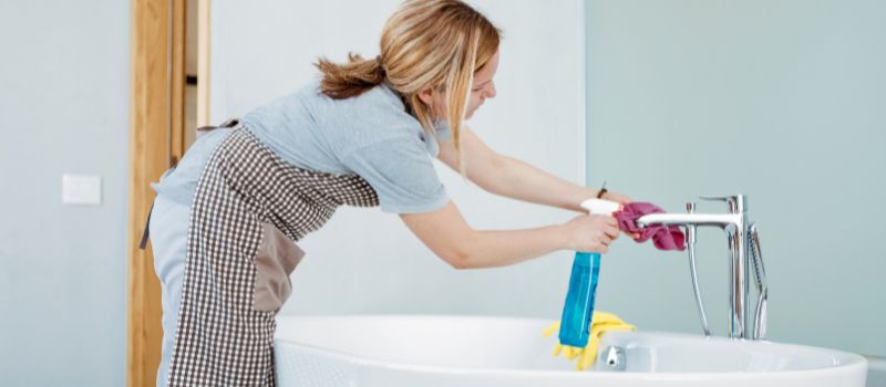 What Cleaners Are Safe for Acrylic Tubs
