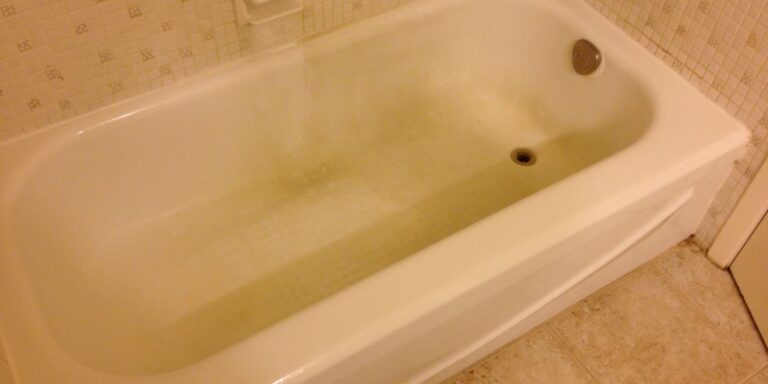 How to Remove Brown Stains from a Fiberglass Bathtub?